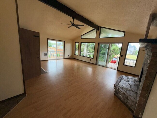 Building Photo - 2bd House Located in Ocean Shores