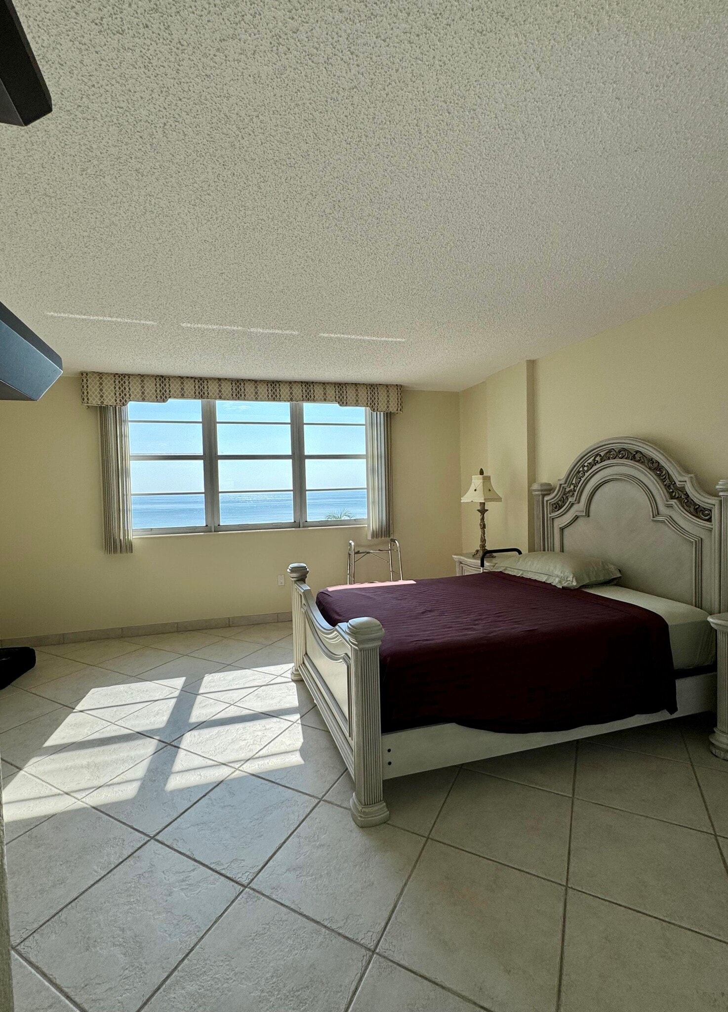 Building Photo - 5825 Collins Ave