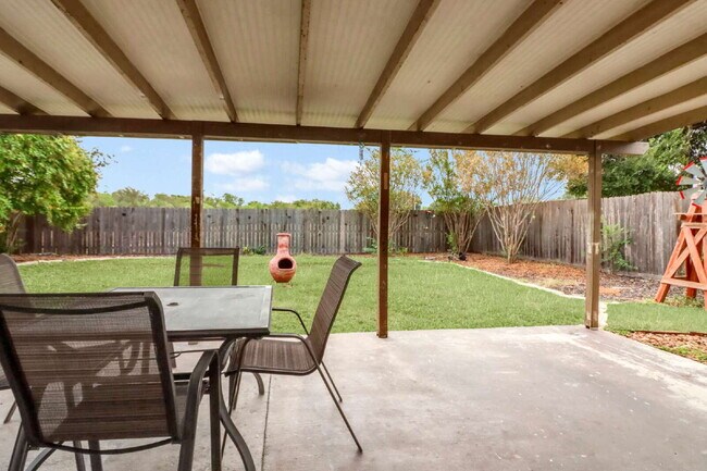 Building Photo - "Charming 3-Bedroom Home in San Antonio with Spacious 1530 sq ft Layout & 2 Full Baths!"