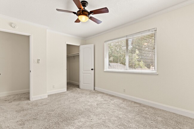 Building Photo - Pleasanton 2BD Townhouse w/ Granite Kitchen, Plank Floors, Community Amenities & Top Schools