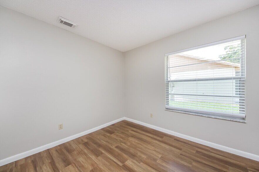 Building Photo - 2854 Camomile Dr