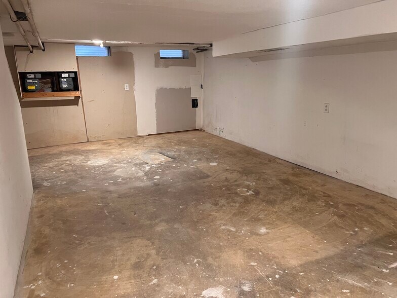 Building Photo - 525 W Mosher St