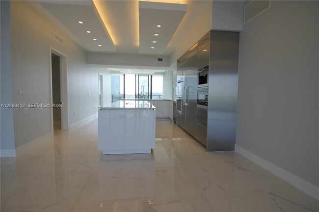 Building Photo - 5000 Island Estates Dr