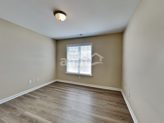 Building Photo - 34 Pamela Ln