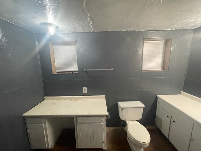 Building Photo - 3 bedroom, 1 bath