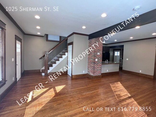 Primary Photo - Three Bedroom Single Family Home - Close t...