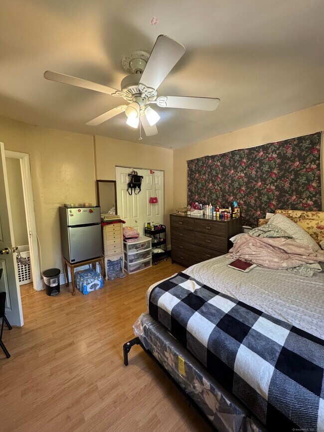 Building Photo - 731 George St