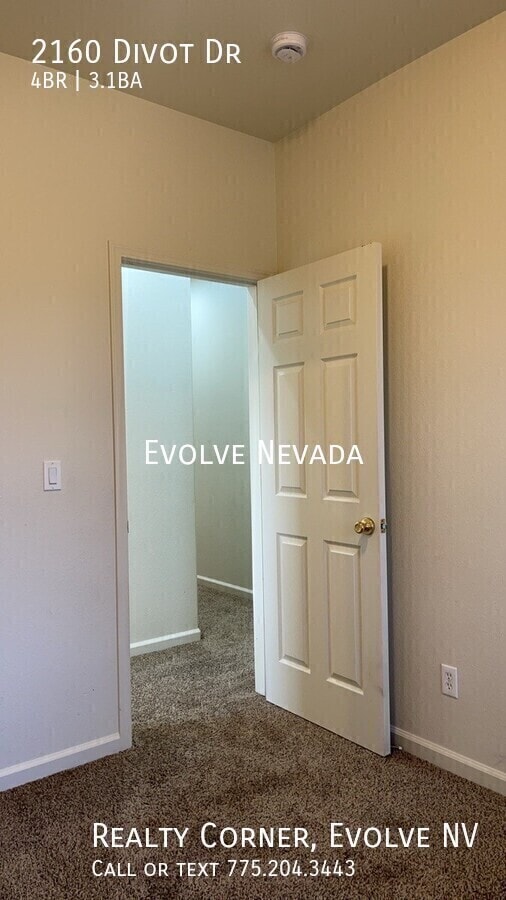 Building Photo - 2160 Divot Dr