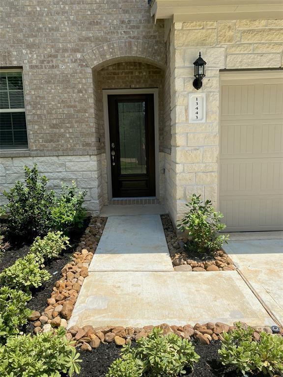 Building Photo - 13443 Greenbrier Dr