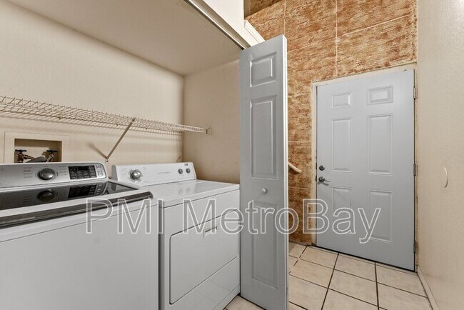 Building Photo - 5039 Sunridge Palms Dr