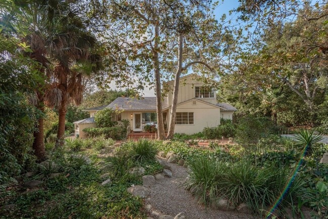 Building Photo - Located in the MUS - Unfurnished Serene El Bosque Home Available November