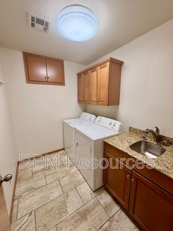 Building Photo - 4508 N Asbury Ave
