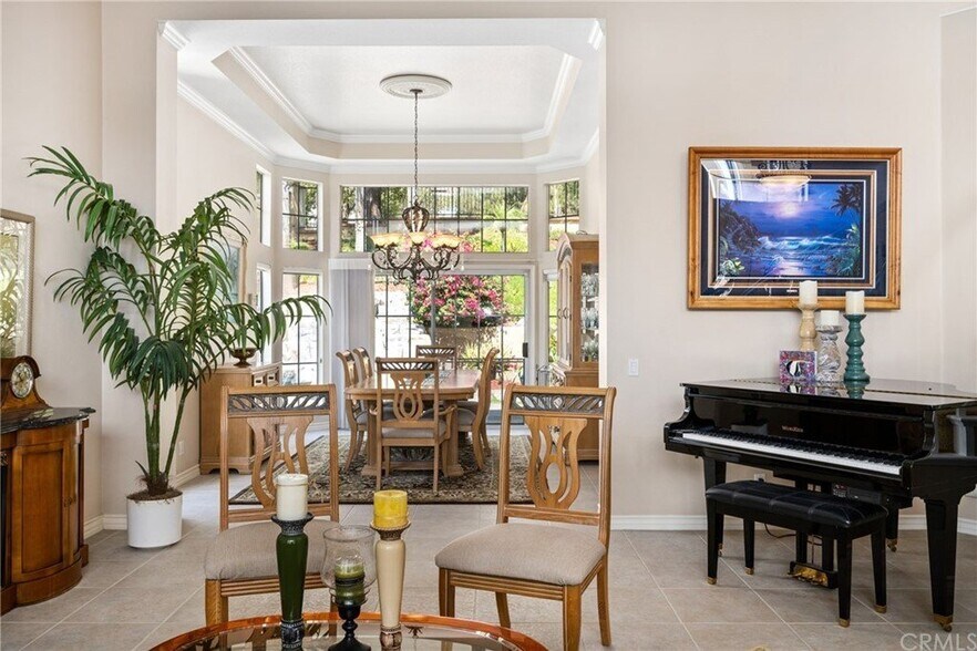 Building Photo - 5860 Vista Del Mar