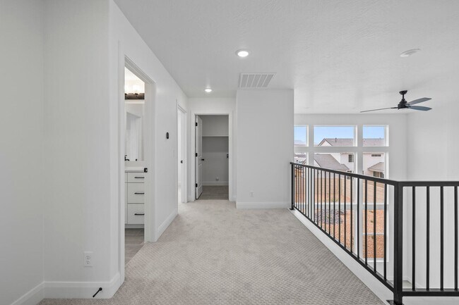 Building Photo - 646 Grn Mountain Dr