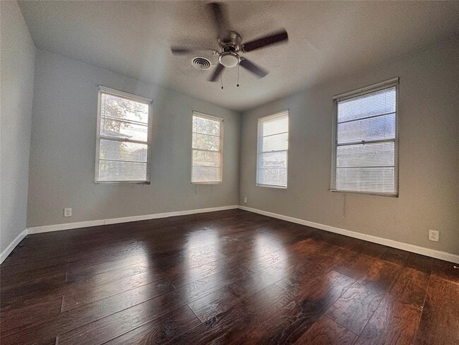 Building Photo - 504 N Thomason St
