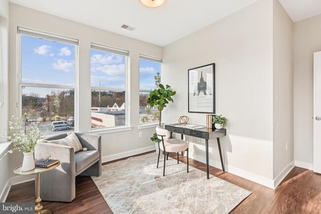 Building Photo - 989 S Buchanan St