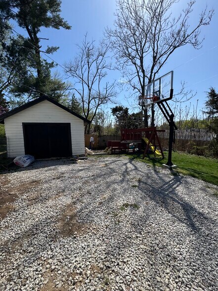 Building Photo - 5105 NE 46th St
