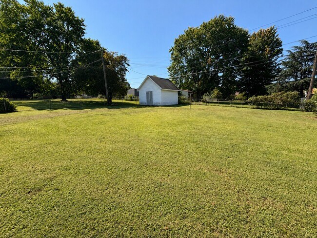 Building Photo - 813 Branchwood Dr