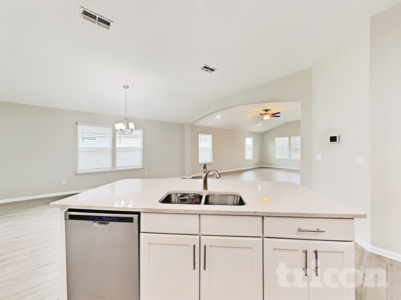 Building Photo - 606 Northside Dr S