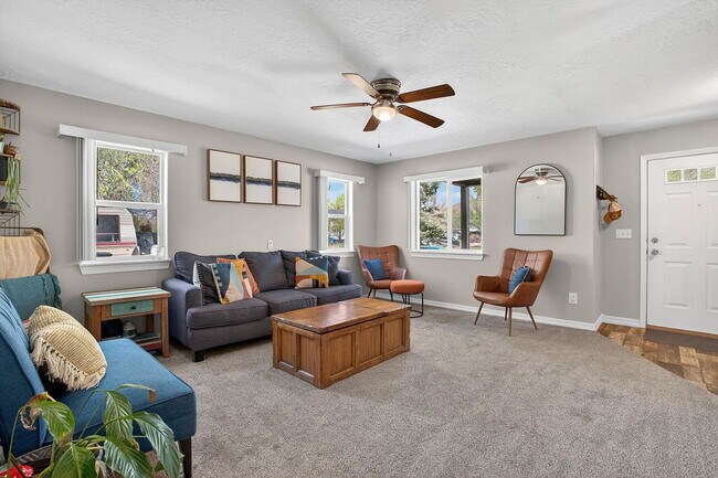 Building Photo - Single Family Home For Rent