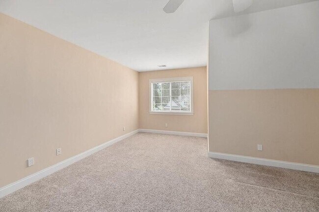 Building Photo - AVAILABLE NOW: 4 Bed 3.5 Bath in Coosaw Cr...