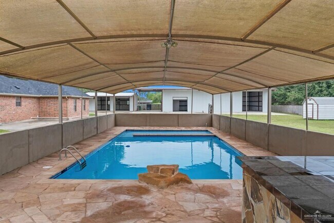 Building Photo - 413 S Los Cerritos Cir
