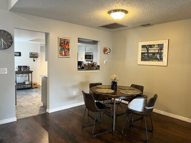 Building Photo - Beautiful Like New Home For Rent in Brandon!