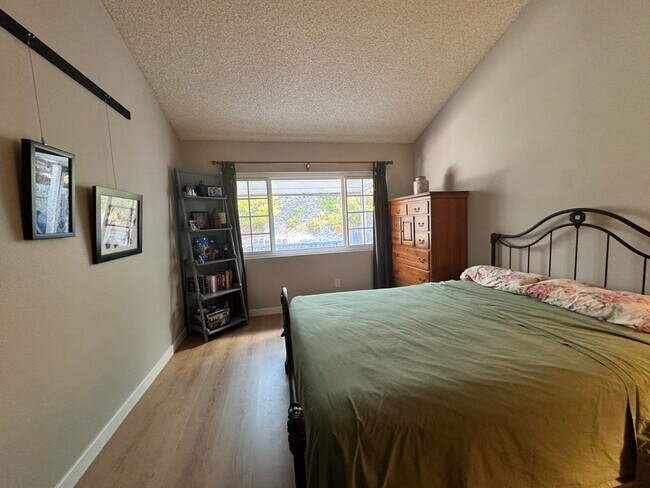 Building Photo - Beautiful 3-Bedroom + Loft Home in Desirab...