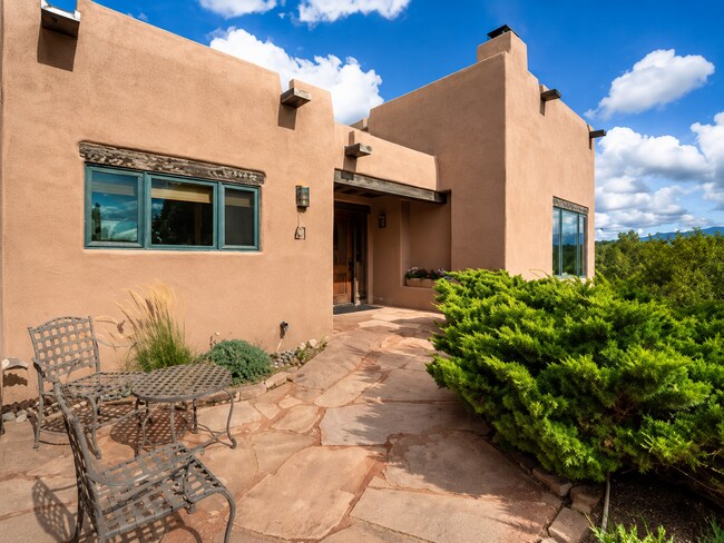 Building Photo - 61 Paseo Del Antilope