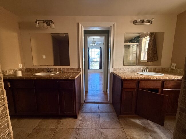 Building Photo - 3833 Corinne Ave