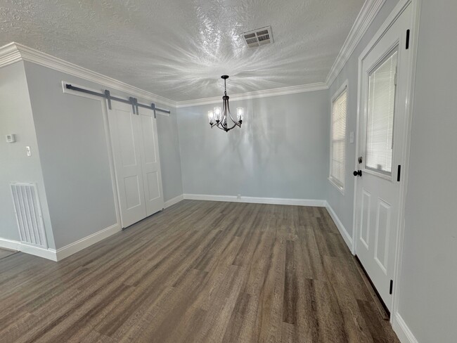 Building Photo - 702 Marion St