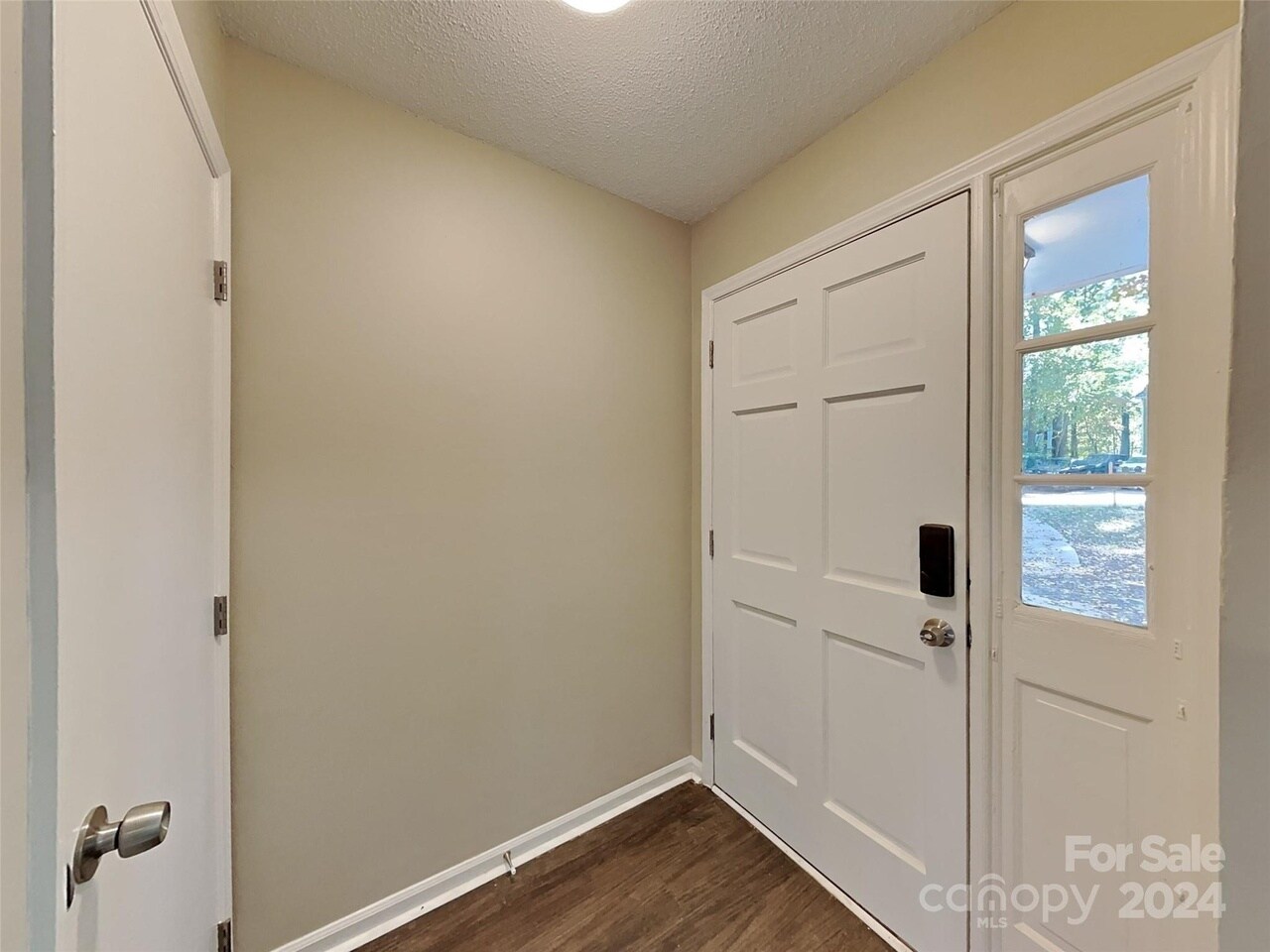 Building Photo - 928 Hearthridge Ct