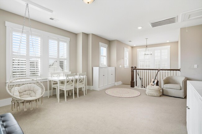 Building Photo - 2548 Josiah St