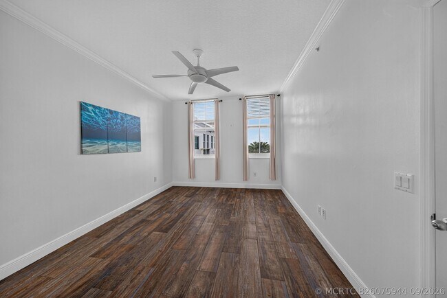 Building Photo - 2401 NE 65th St