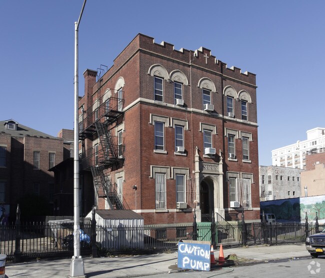 Building Photo - 26 Clermont Ave