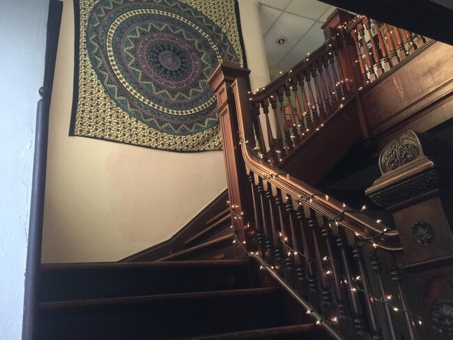 Building Photo - Downer upper house