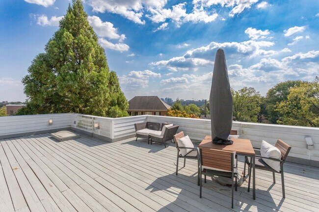 Building Photo - 4611 Charleston Terrace NW