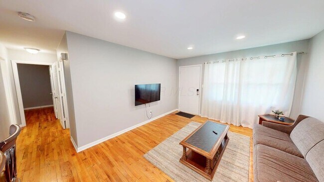 Building Photo - 32 Marion St