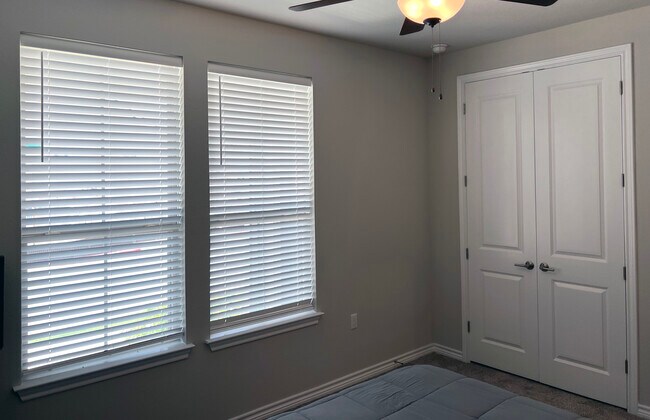 Building Photo - 131 Ace Ln