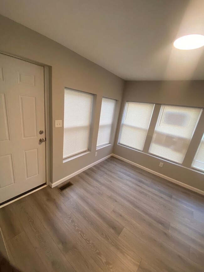 Building Photo - Remodeled Home - Oak Lane
