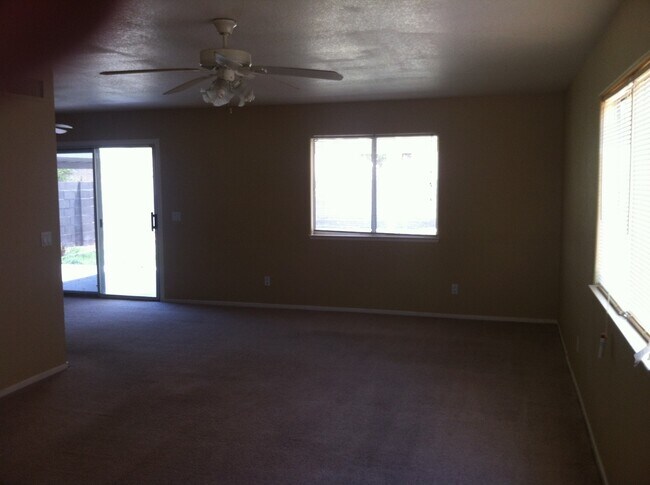 Building Photo - BEAUTIFUL 1,261 SQ FT, 2 STORY, 3BD, 2.5 BTH, 2 CAR GARAGE, LOCATED NEAR PARK, SHOPPING AND SCHOOLS.