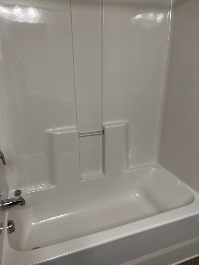 Bathtub 2 - 1981 Brightleaf Way