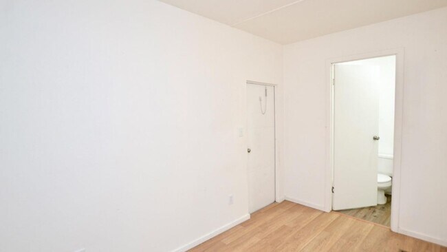 Building Photo - 334 N 83rd St