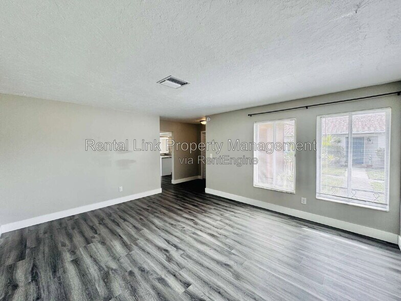 Building Photo - 4107 SE 18th Pl