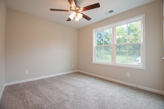 Building Photo - Pet Friendly Two Bedroom!