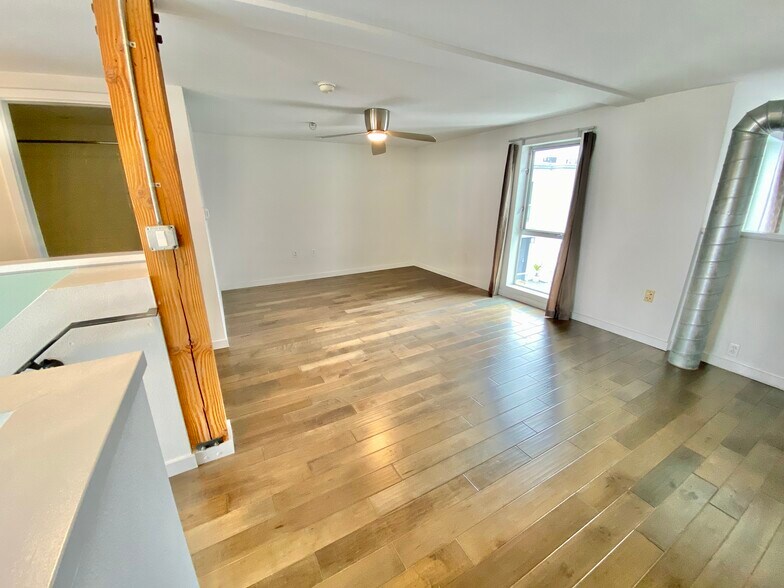 Building Photo - 4215 Glencoe Ave