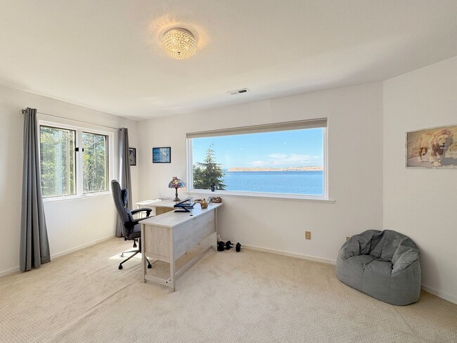 Building Photo - Stunning Home for Lease in Diamond Point