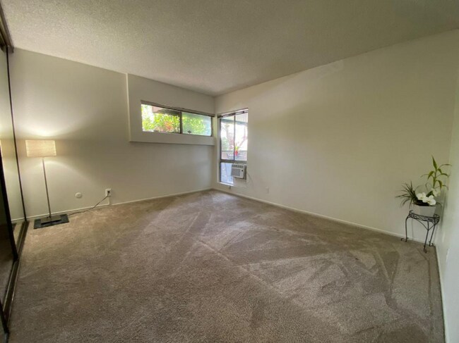Building Photo - 355 S Los Robles Ave