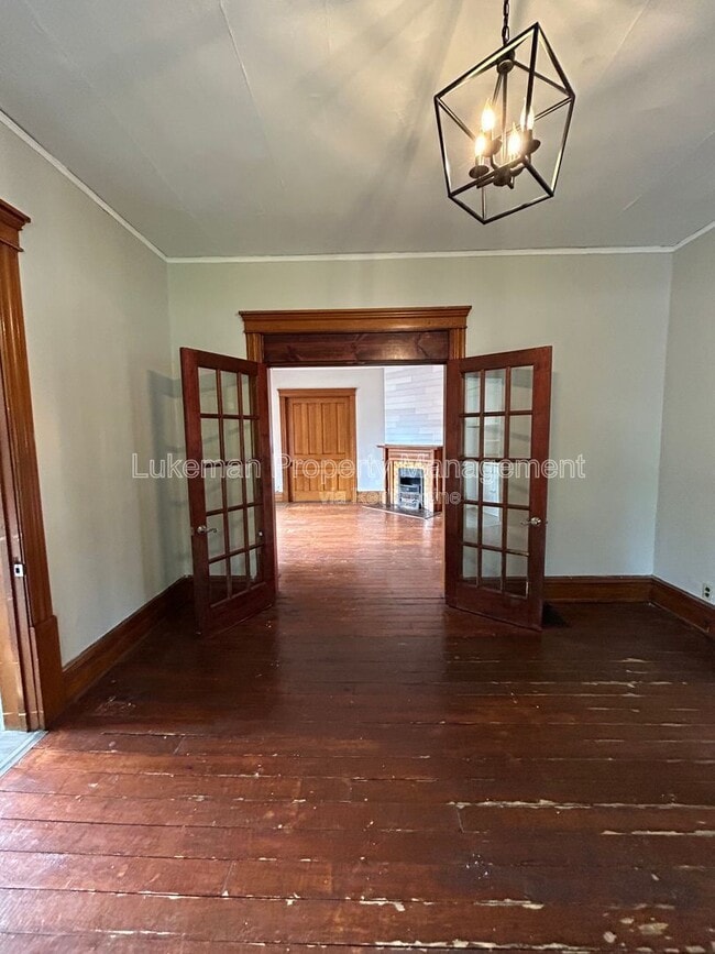 Building Photo - 515 Village St