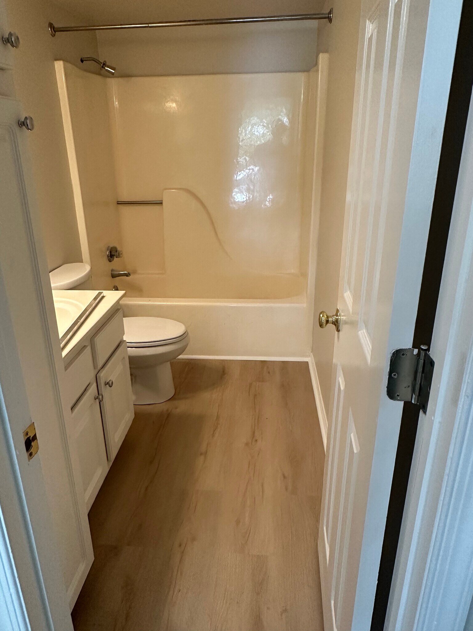 Bath 2 - 2811 Edridge Ct